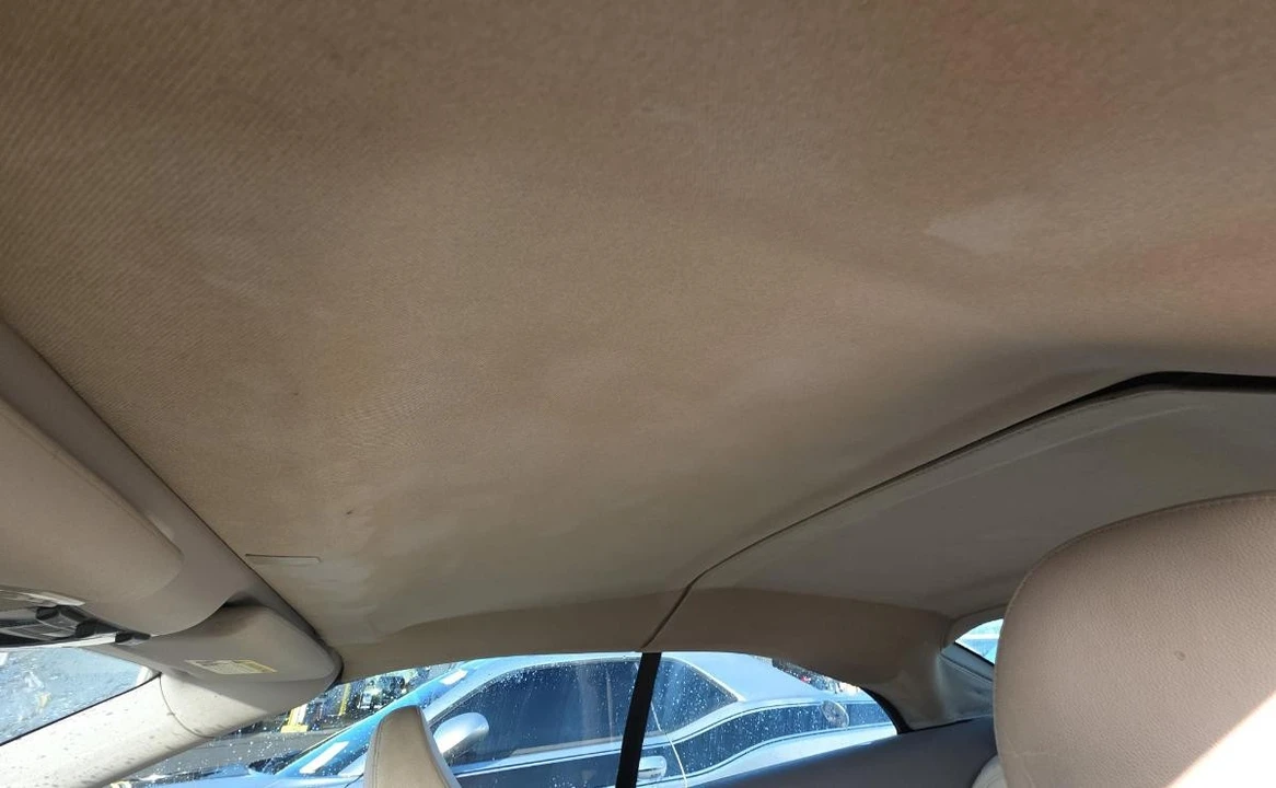 2008 Volvo C70 2nd Gen - Image 12 of 13