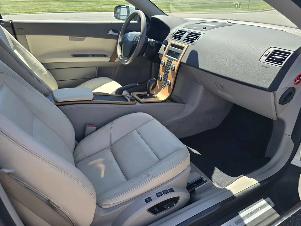 2008 Volvo C70 2nd Gen - Image 13 of 15