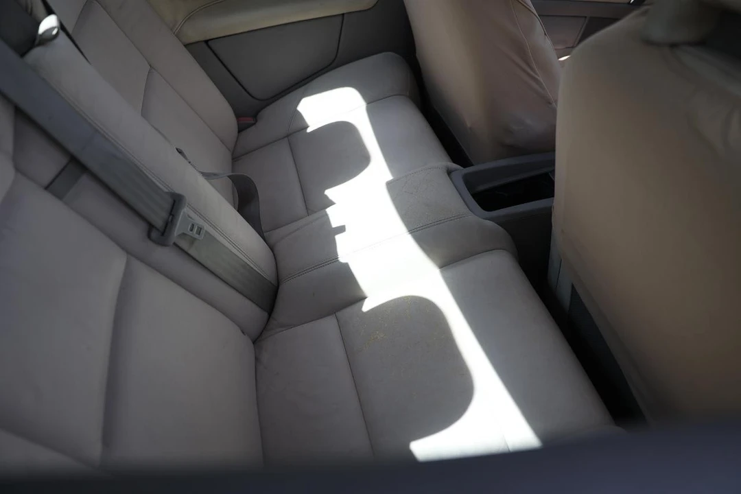 2008 Volvo C70 2nd Gen - Image 12 of 31