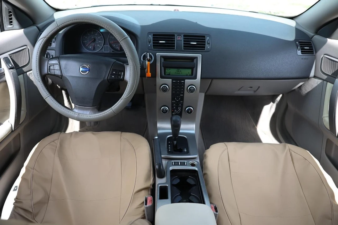 2008 Volvo C70 2nd Gen - Image 2 of 31