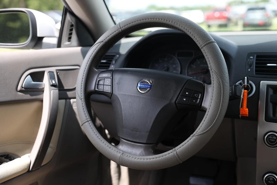 2008 Volvo C70 2nd Gen - Image 28 of 31