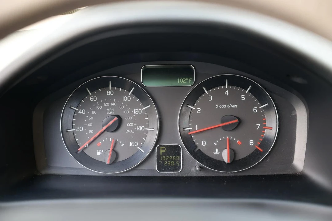 2008 Volvo C70 2nd Gen - Image 27 of 31