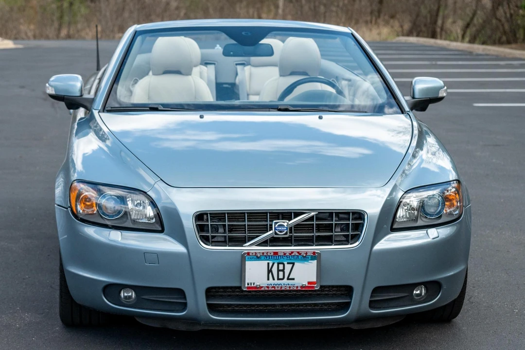 2008 Volvo C70 2nd Gen - Image 2 of 31