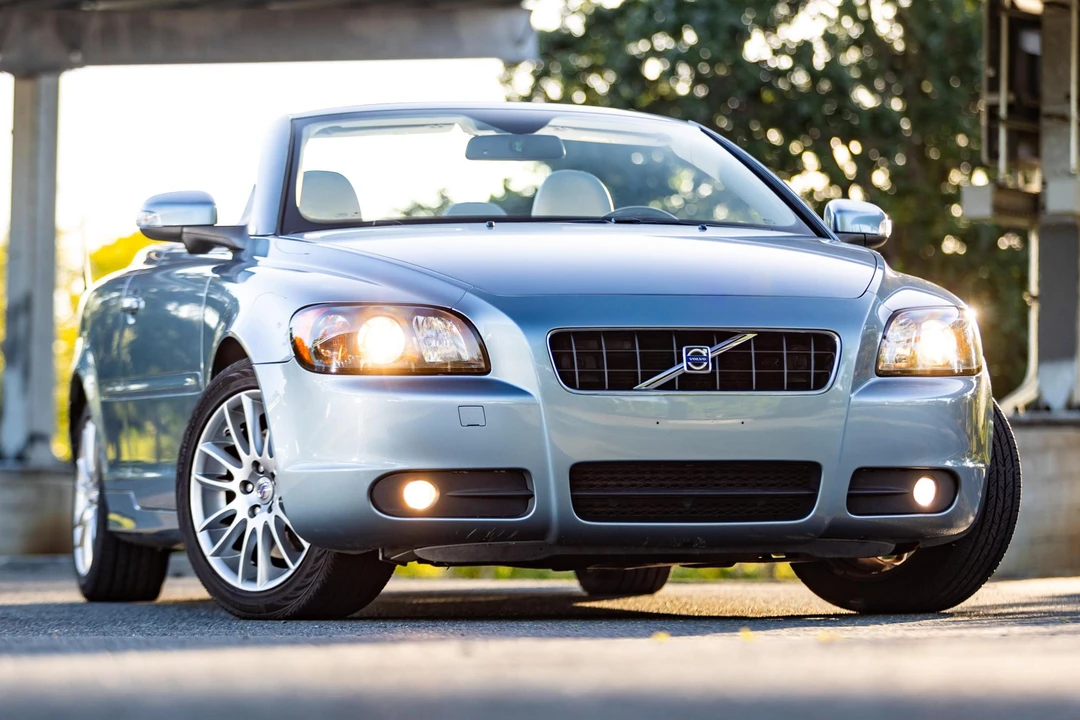 2008 Volvo C70 2nd Gen - Image 2 of 31