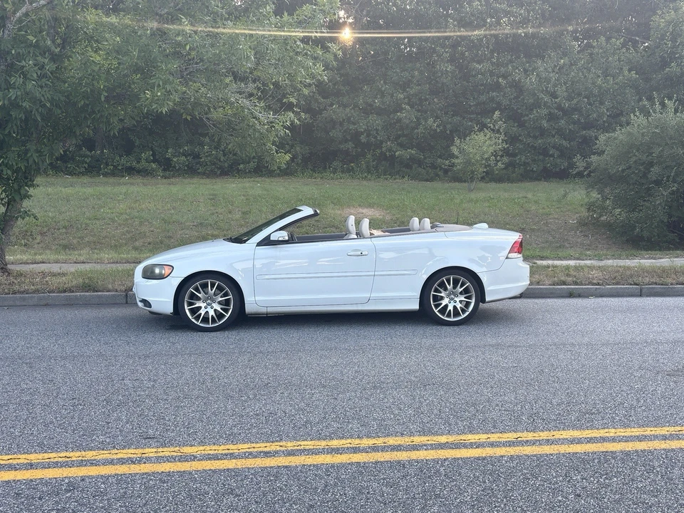 2008 Volvo C70 2nd Gen - Image 3 of 17