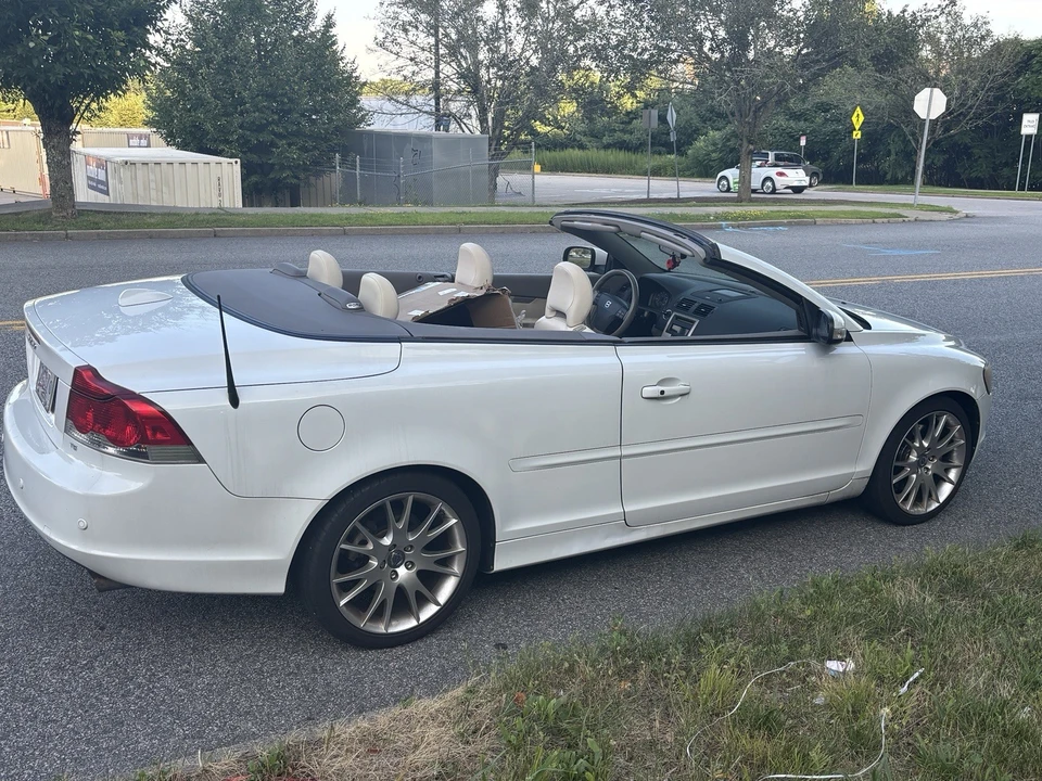 2008 Volvo C70 2nd Gen - Image 5 of 17
