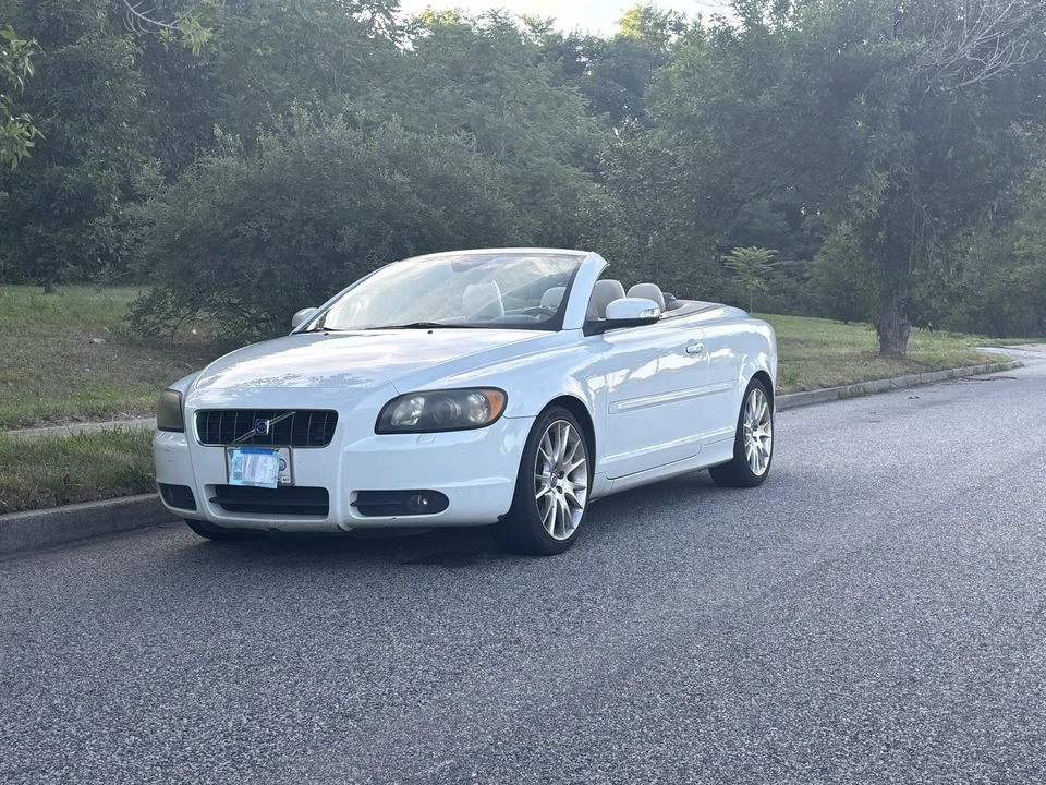 2008 Volvo C70 2nd Gen - Image 2 of 17