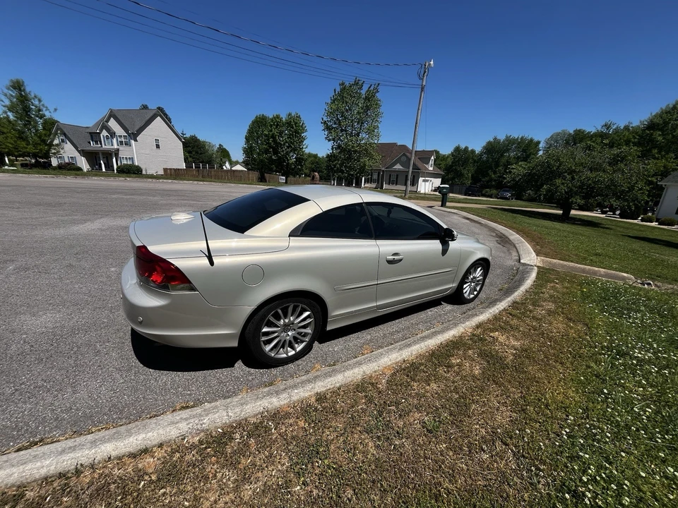 2008 Volvo C70 2nd Gen - Image 3 of 12