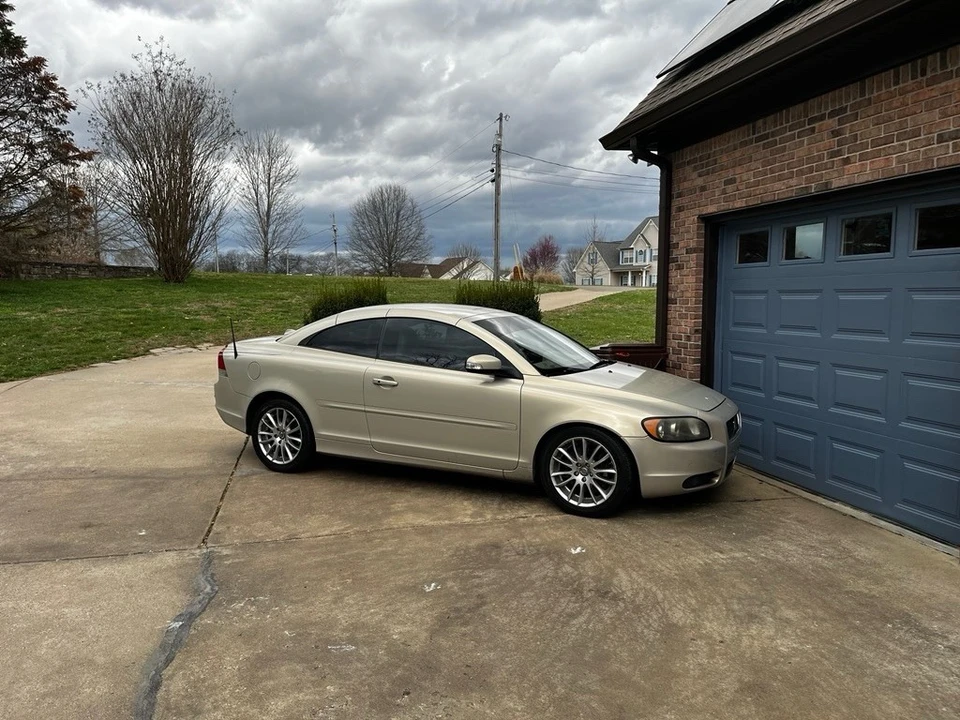 2008 Volvo C70 2nd Gen - Image 2 of 12