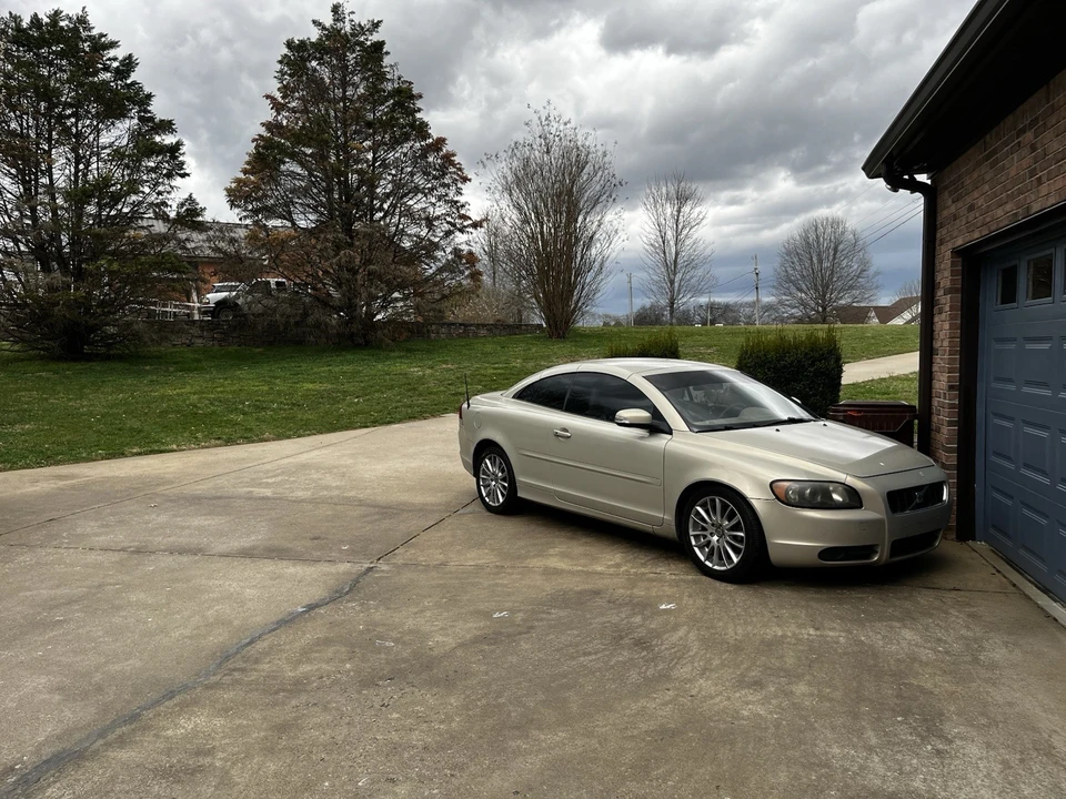 2008 Volvo C70 2nd Gen - Image 9 of 12