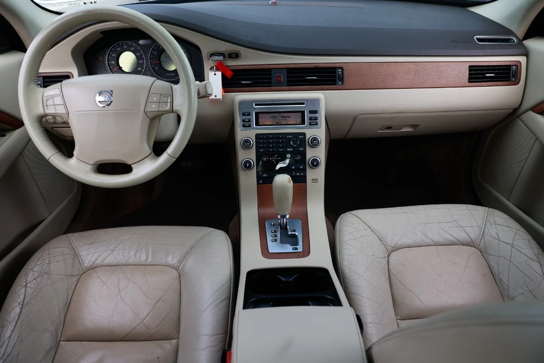 2008 Volvo S80 2nd Gen - Image 2 of 12