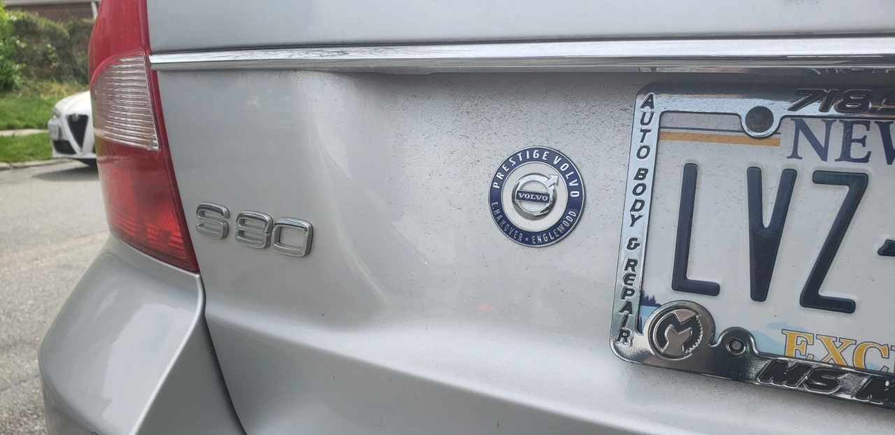 2008 Volvo S80 2nd Gen - Image 2 of 6