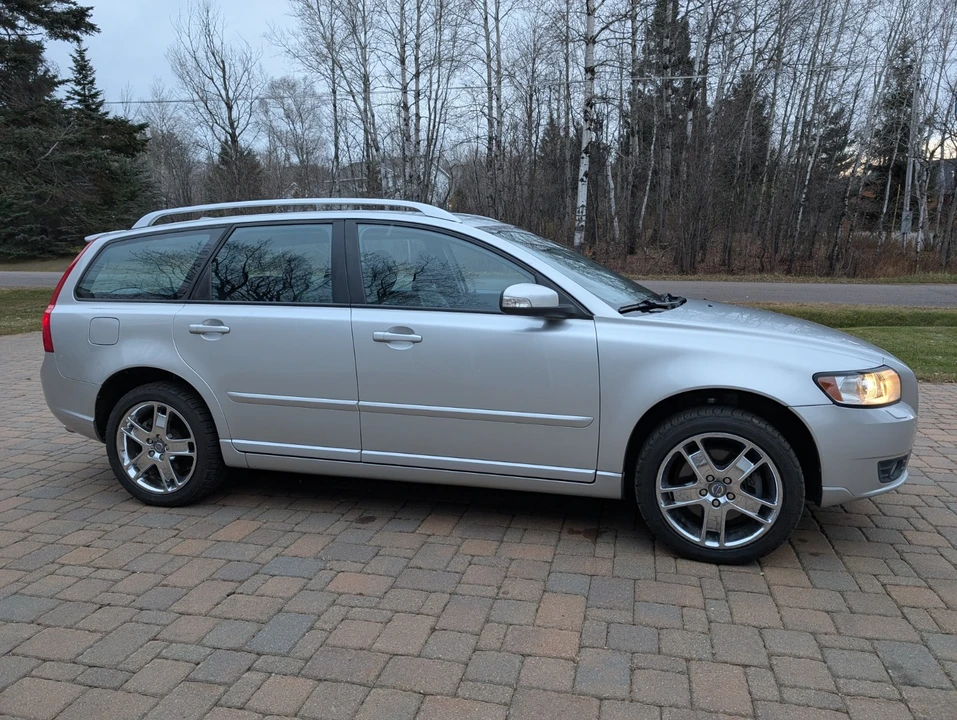 2008 Volvo V50 - Image 2 of 21