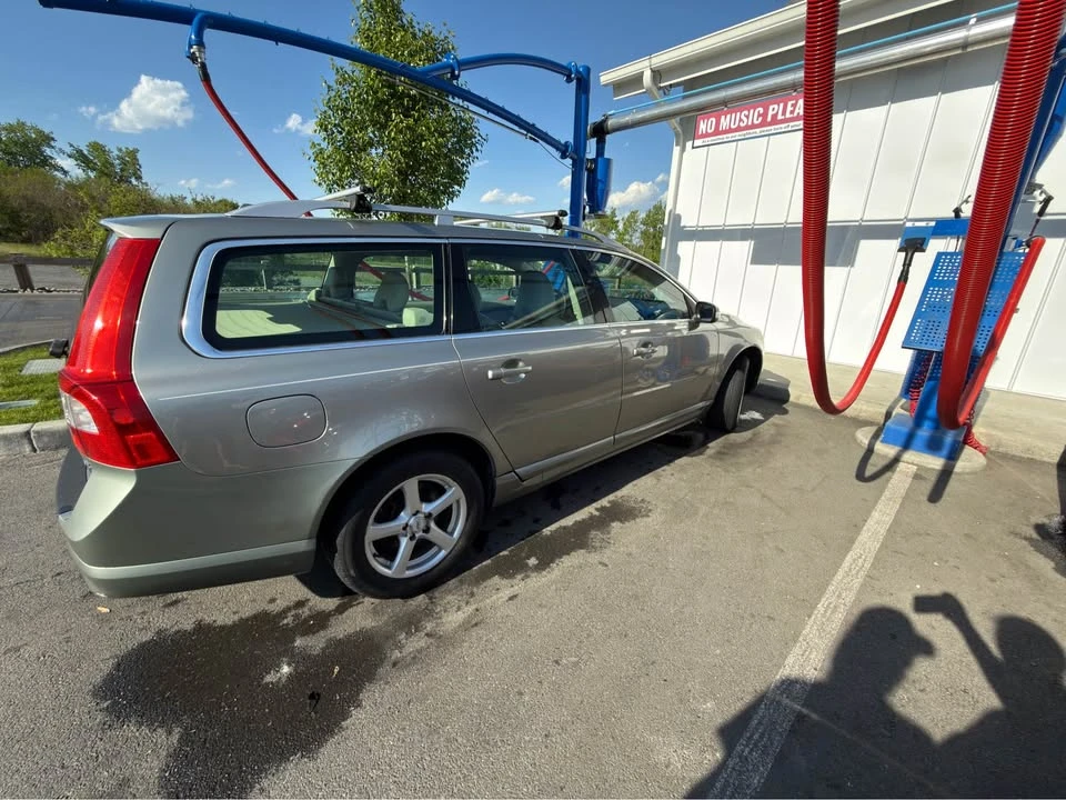 2008 Volvo V70 3rd Gen - Image 2 of 20