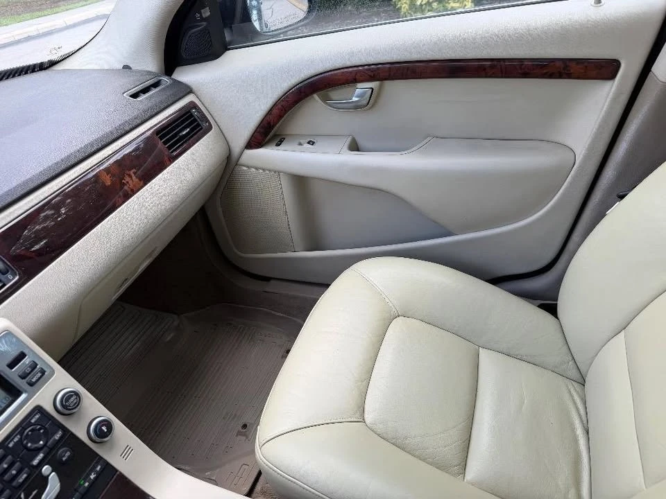 2008 Volvo V70 3rd Gen - Image 13 of 20