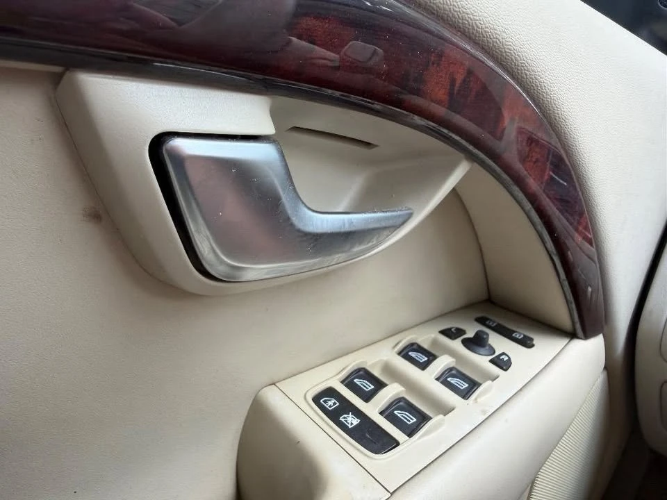 2008 Volvo V70 3rd Gen - Image 14 of 20