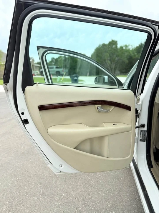2008 Volvo V70 3rd Gen - Image 11 of 21