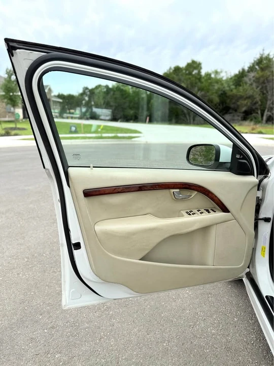 2008 Volvo V70 3rd Gen - Image 9 of 21