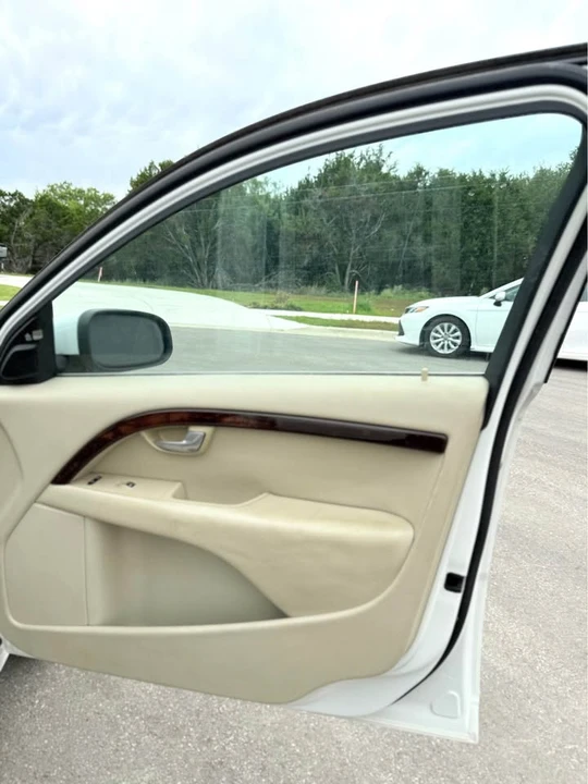 2008 Volvo V70 3rd Gen - Image 16 of 21