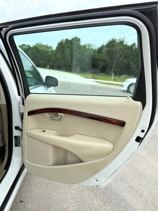 2008 Volvo V70 3rd Gen - Image 14 of 21