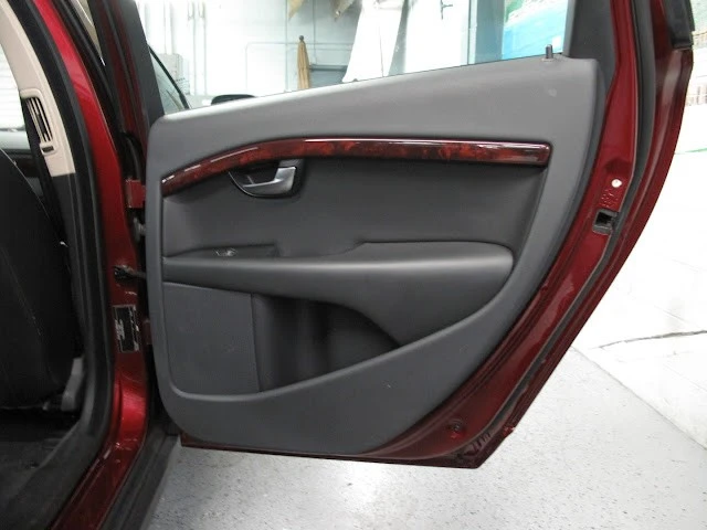 2008 Volvo XC70 3rd Gen - Image 18 of 31