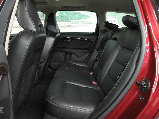 2008 Volvo XC70 3rd Gen - Image 14 of 31