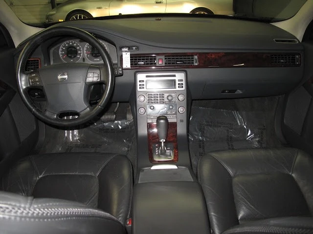 2008 Volvo XC70 3rd Gen - Image 2 of 31