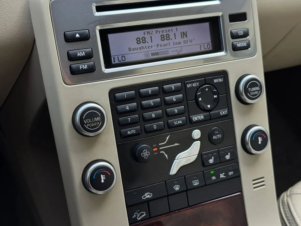 2008 Volvo XC70 3rd Gen - Image 12 of 13