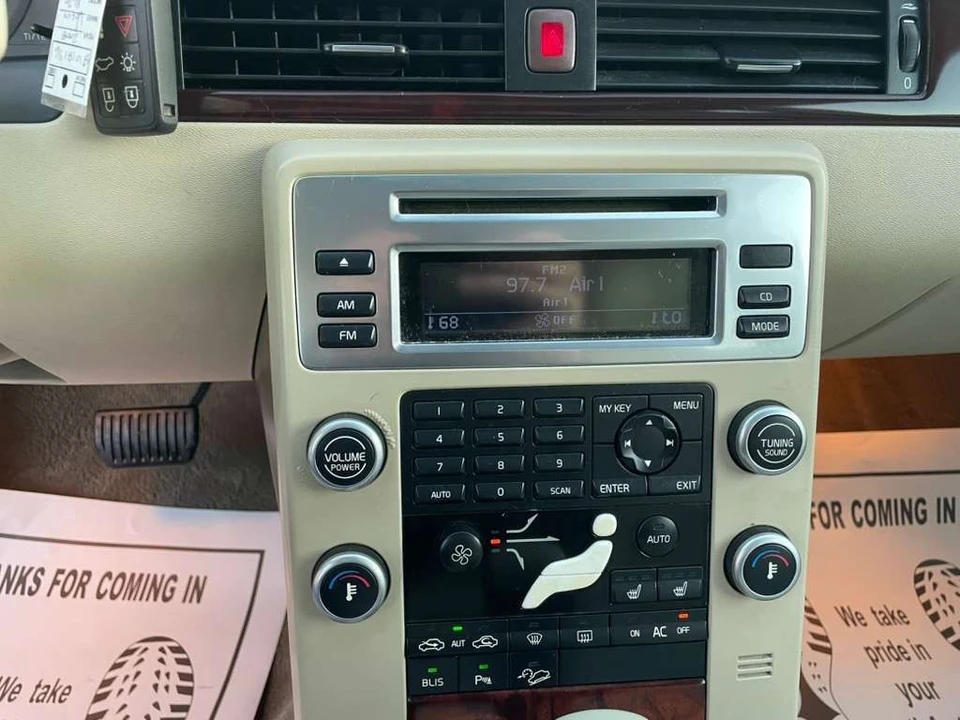 2008 Volvo XC70 3rd Gen - Image 12 of 17