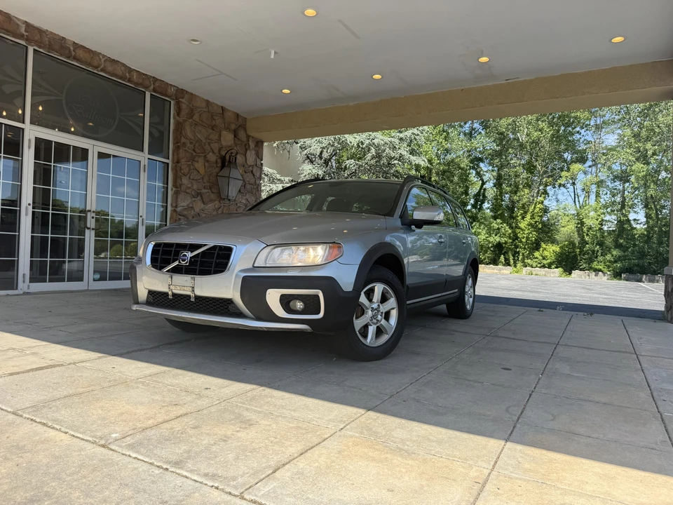 2008 Volvo XC70 3rd Gen - Image 2 of 31