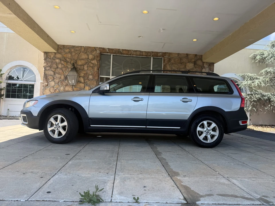 2008 Volvo XC70 3rd Gen - Image 5 of 31