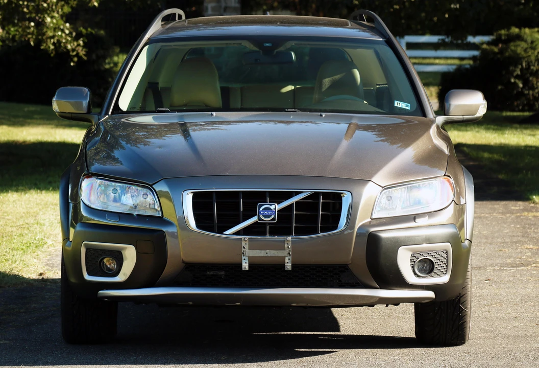 2008 Volvo XC70 3rd Gen - Image 2 of 31