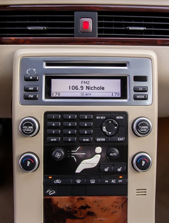 2008 Volvo XC70 3rd Gen - Image 14 of 19