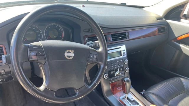 2008 Volvo XC70 3rd Gen - Image 5 of 12