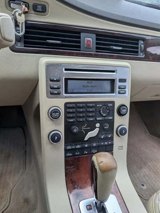 2008 Volvo XC70 3rd Gen - Image 3 of 9