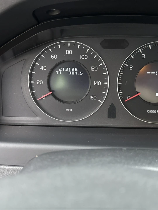2008 Volvo XC70 3rd Gen - Image 11 of 19