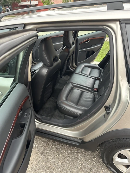 2008 Volvo XC70 3rd Gen - Image 16 of 19