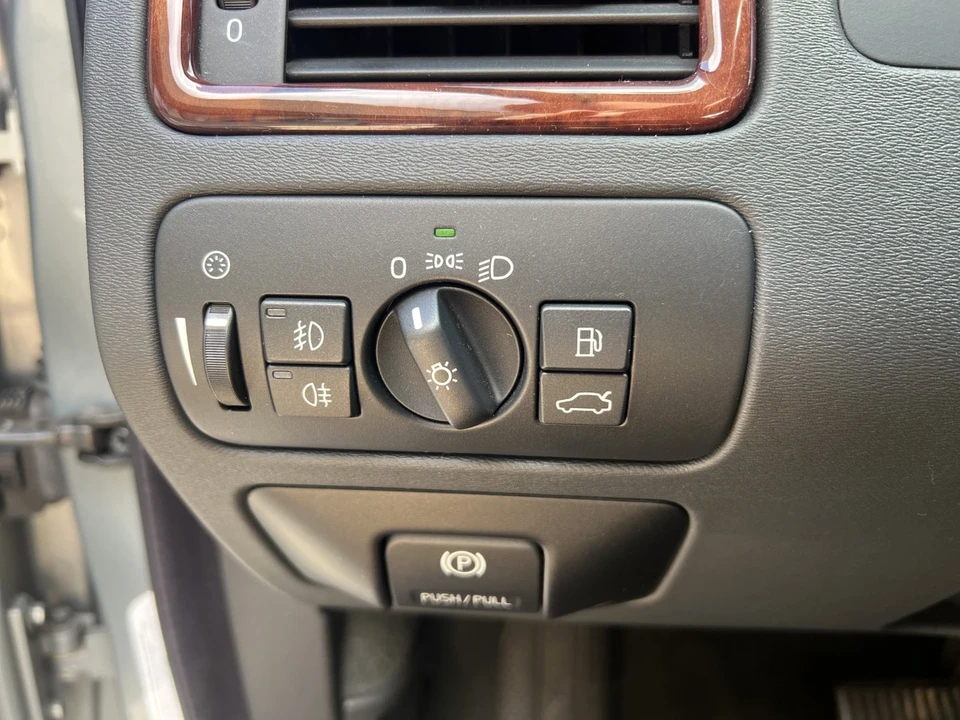 2008 Volvo XC70 3rd Gen - Image 9 of 16