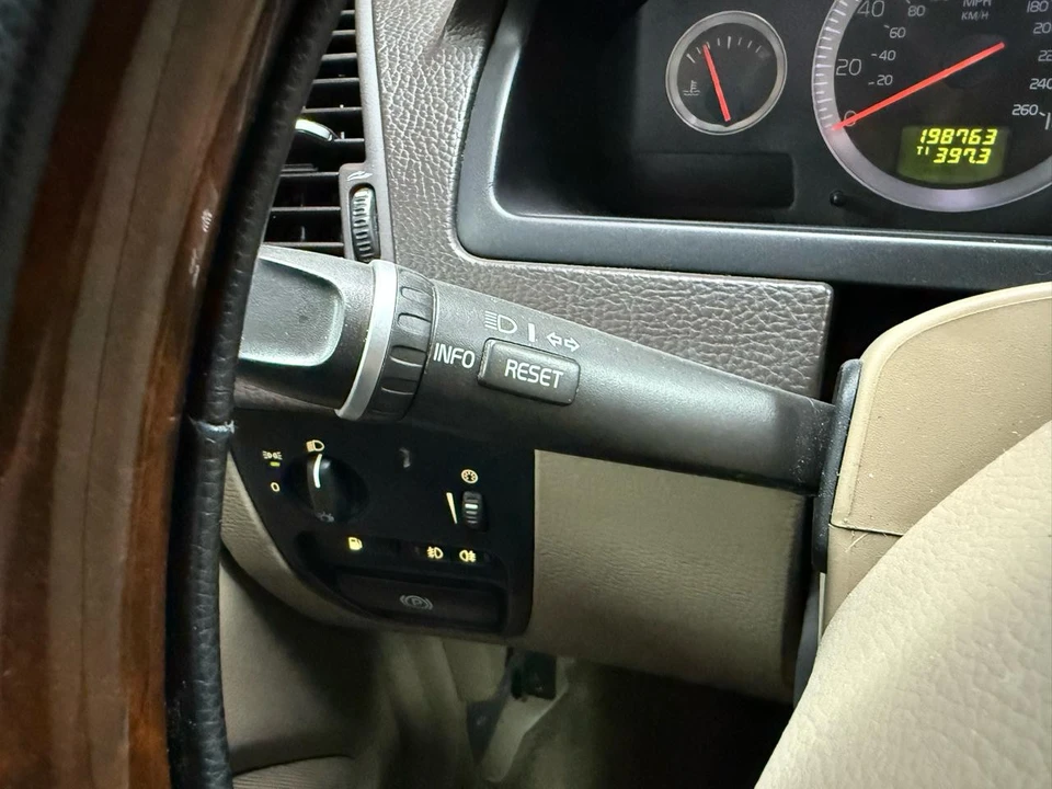 2008 Volvo XC90 1st Gen - Image 16 of 21