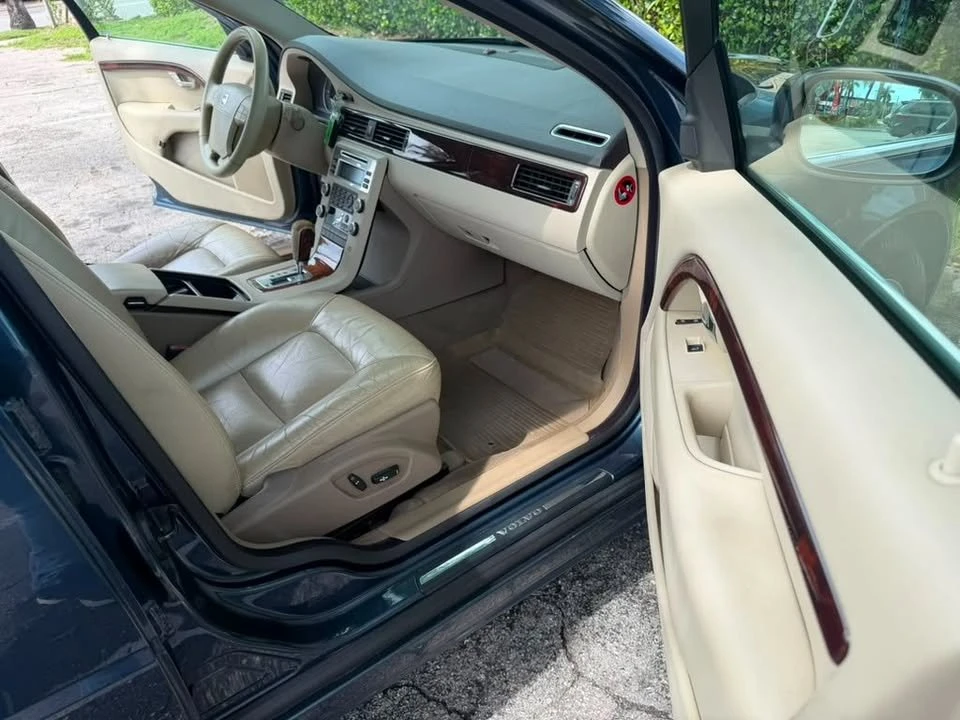 2008 Volvo V70 3rd Gen - Image 10 of 15