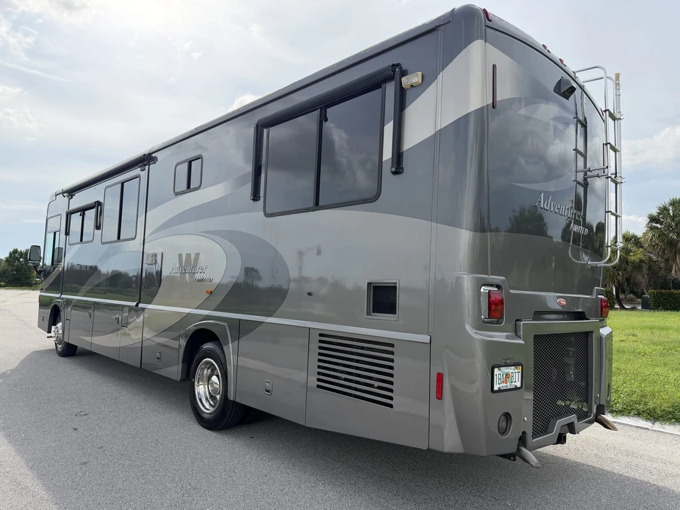 2008 Winnebago - Image 8 of 31