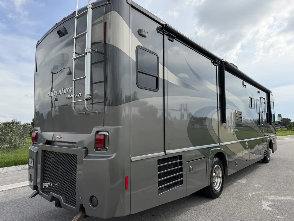 2008 Winnebago - Image 11 of 31