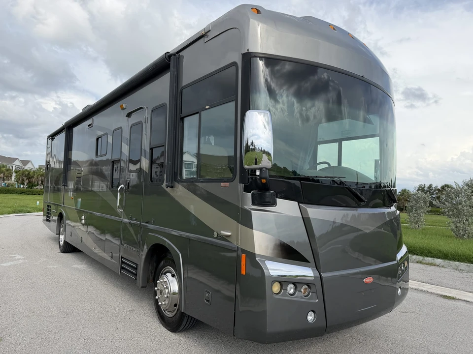 2008 Winnebago - Image 2 of 31