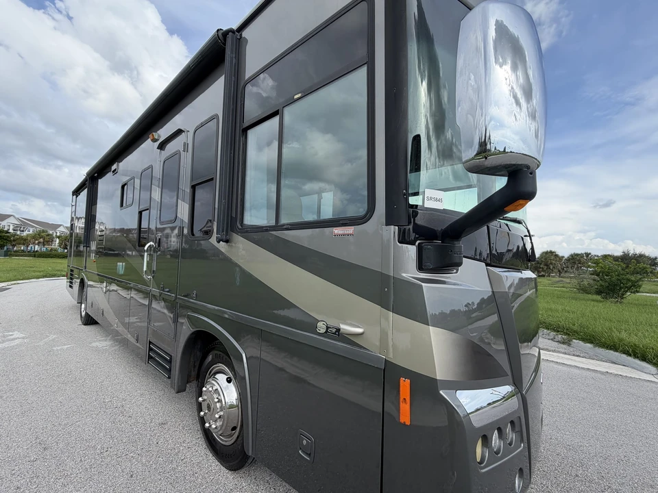 2008 Winnebago - Image 17 of 31