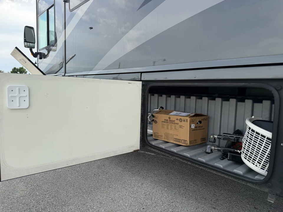 2008 Winnebago - Image 22 of 31