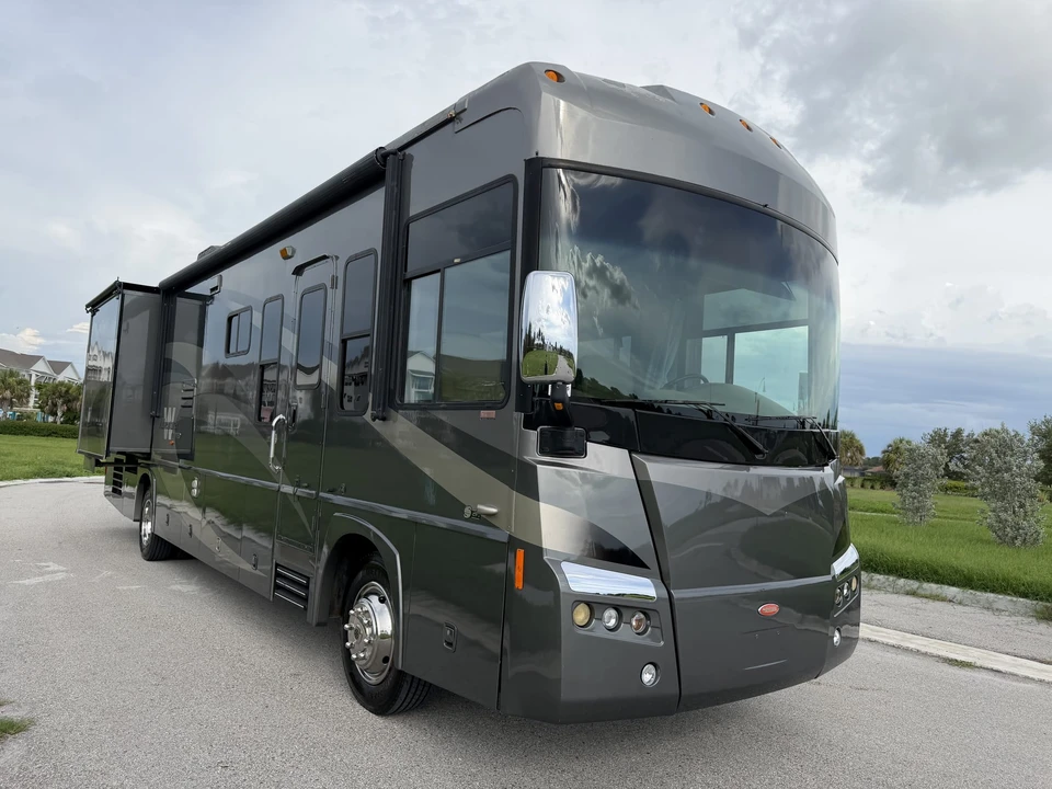 2008 Winnebago - Image 3 of 31