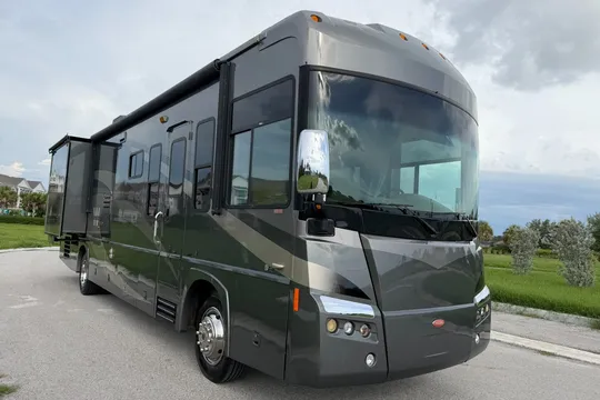 2008 Winnebago Adventurer Limited 37GL Motorhome