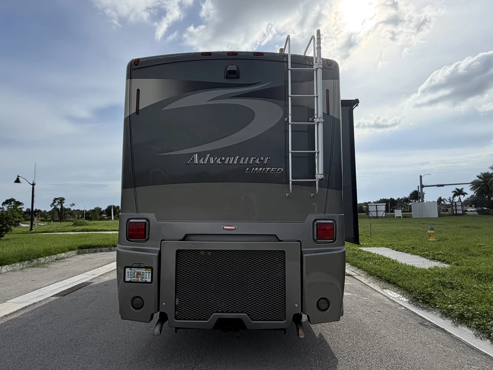 2008 Winnebago - Image 10 of 31