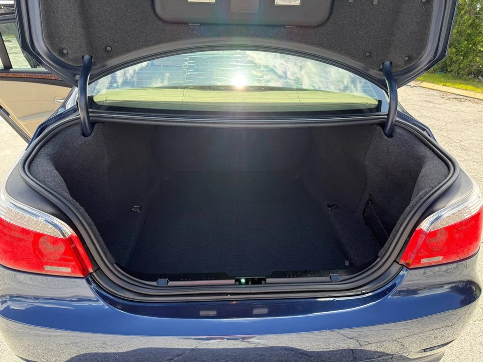 2008 BMW E60 5 Series Sedan - Image 11 of 20