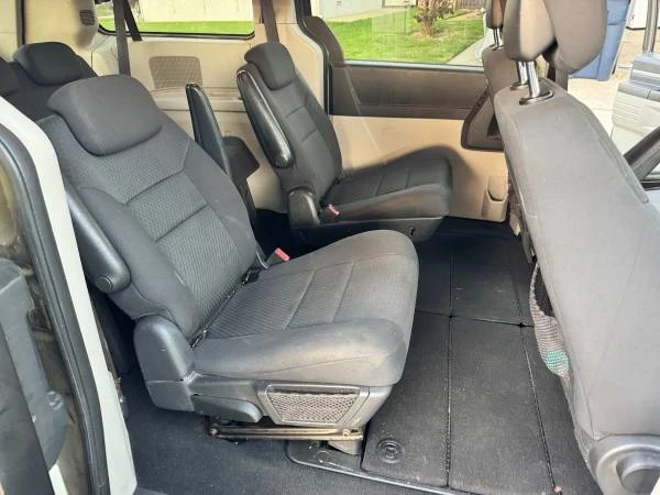 2008 Dodge Caravan - Image 10 of 17